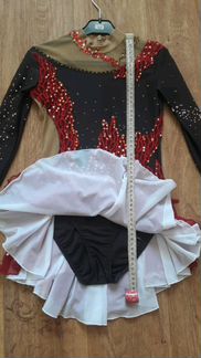 Платье для выступлений по фигурному катанию