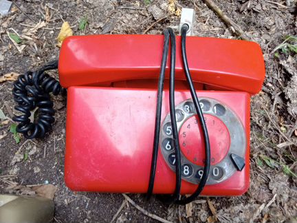 Старые телефоны и радио