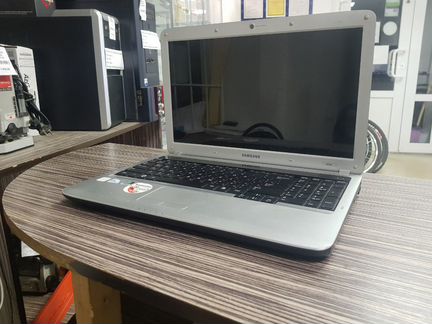 Ноутбук SAMSUNG NP-R530