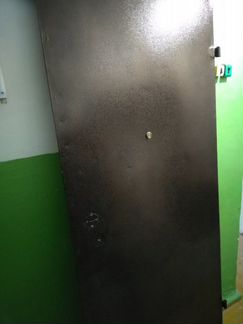 Дверь металлическая в хорошем состоянии