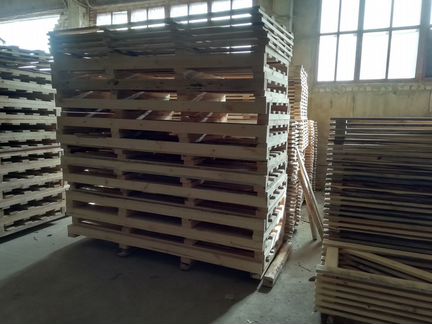 Рабочий на производство деревянной тары