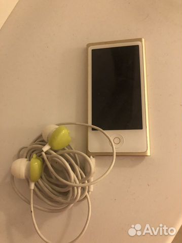 Плеер iPod nano с наушниками