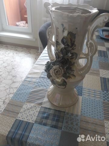 Большая красивая ваза