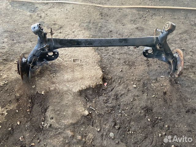 Задняя балка toyota corolla auris