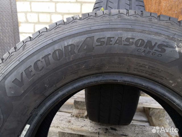 225/70 R15C Goodyear Vector 4 Seasons Cargo