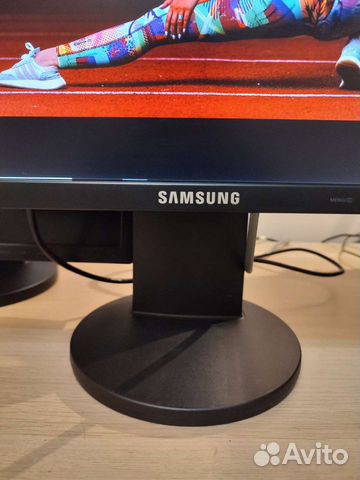 Монитор 19 Samsung на гидроножке