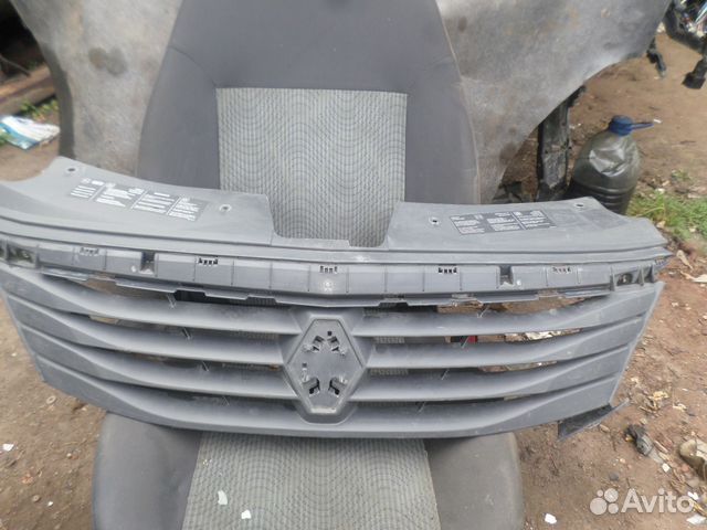 Решетка радиатора Renault Logan (Логан) 2011г Решетка радиатора Renault Logan (Логан) 2011г