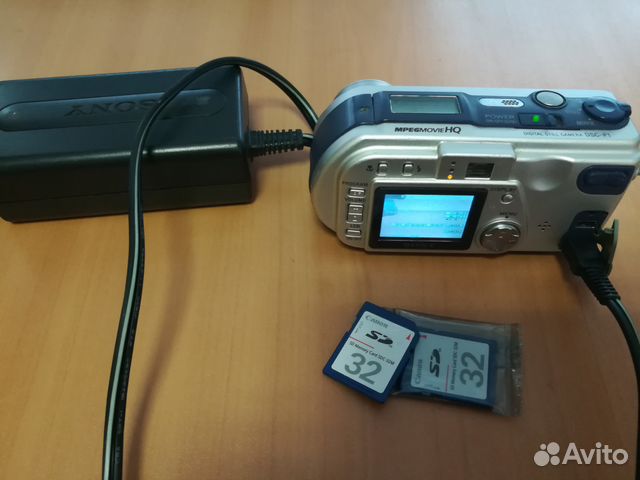 Sony Cyber-shot DSC-P1 с адаптером питания
