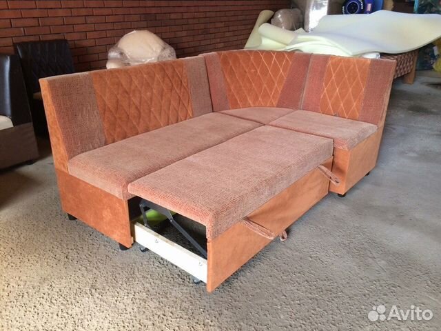 Кухонный угловой, со спальным местом