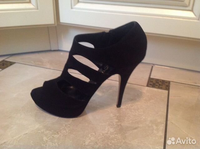 Босоножки новые