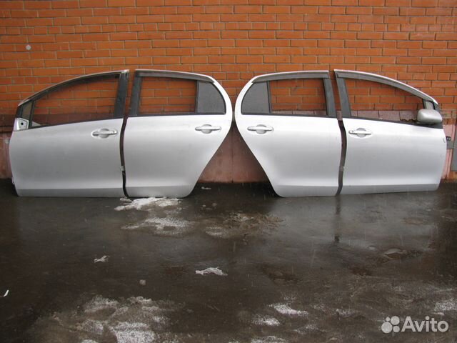 Дверь передняя задняя левая правая Toyota Yaris 90