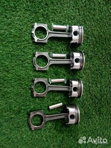 Поршни с шатунами 1.8л Форд Фокус 2 комплект