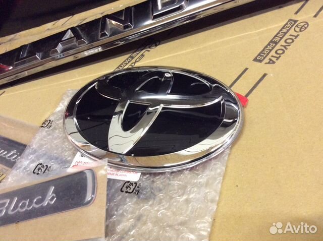 Эмблема Land Cruiser 200 Эмблема Land Cruiser 200