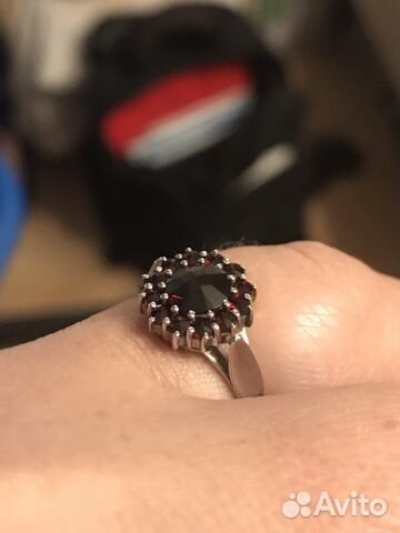 Серебряное кольцо с гранатом, Чехия