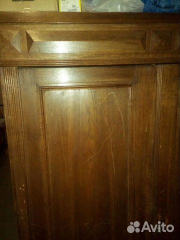 Старинный шкаф с полками Старинный шкаф с полками