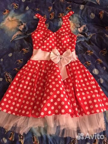 Платье на выпускной красное в горошек пышное летне Платье на выпускной красное в горошек пышное летне