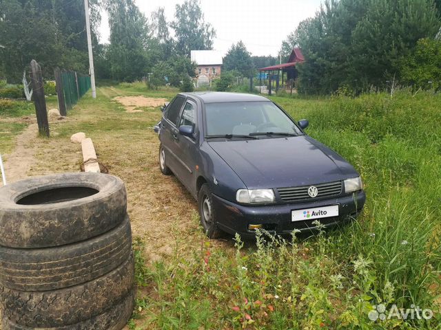 Volkswagen Polo 1.6 МТ, 1997, битый, 150 000 км