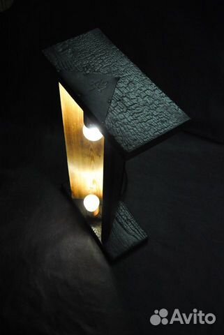 Дизайнерская лампа из обожженного дерева Дизайнерская лампа из обожженного дерева