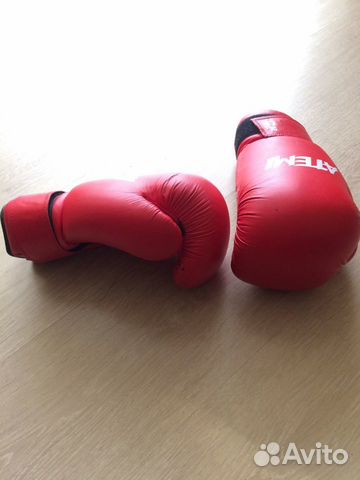 Новые Боксерские перчатки 12OZ Новые Боксерские перчатки 12OZ