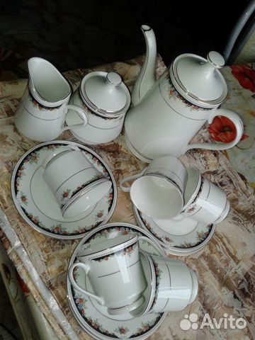 Фарфоро-фаянсовый чайный сервиз Фарфоро-фаянсовый чайный сервиз