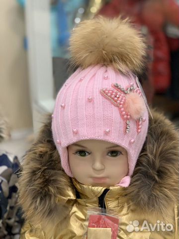 Шапка с натуральным мехом енота