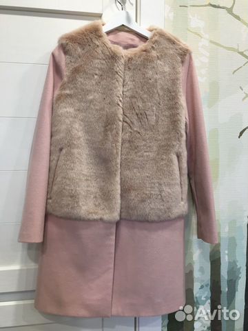 Розовое пальто Zara с меховым жилетом Розовое пальто Zara с меховым жилетом