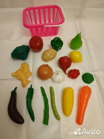 Игрушечные фрукты и овощи