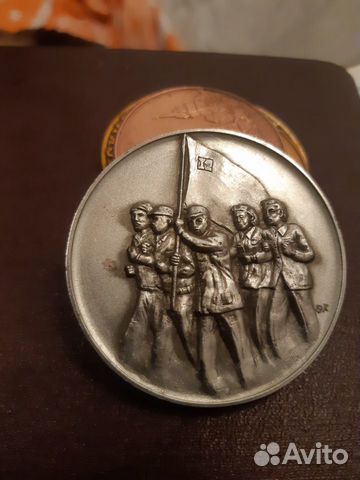 Настольная медаль