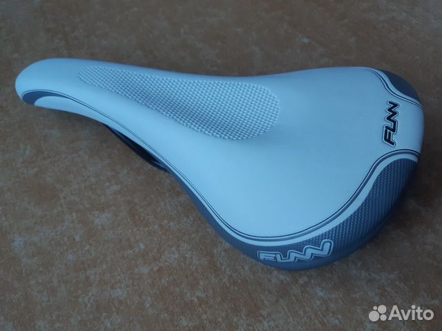 Новое седло Funn Throne (white)