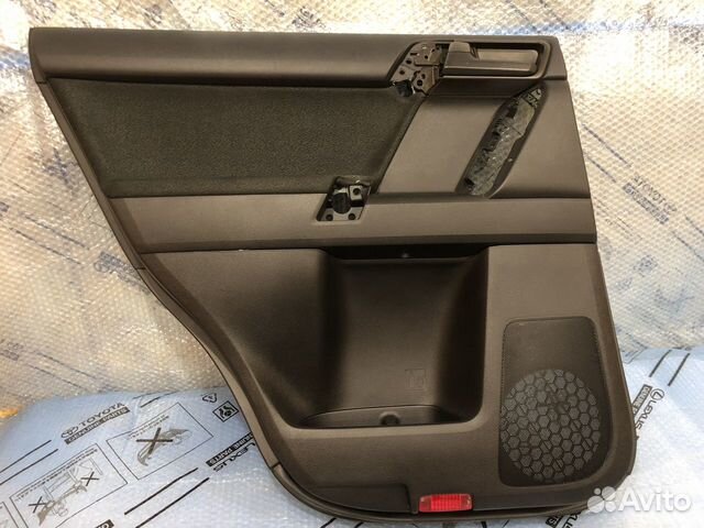 Обшивка задней левой двери Toyota Prado 150