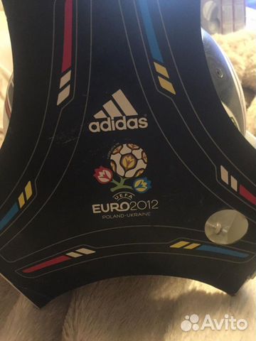 Футбольный мяч Европа 2012 tango adidas Футбольный мяч Европа 2012 tango adidas