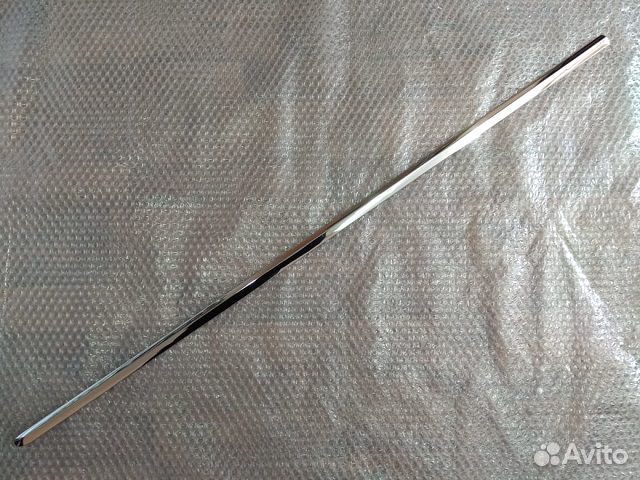 Молдинг передней двери Пассат Б6