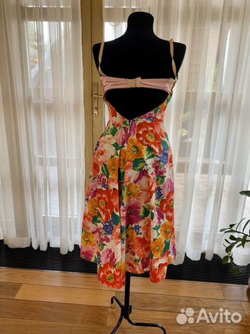 Платье D/G 42, очень красиво делает фигуру, внутри