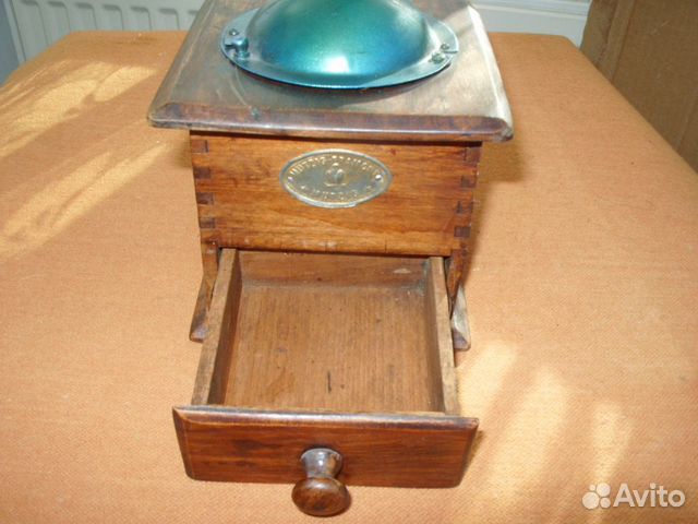 Кофемолка, винтажная, старинная, антикварная Кофемолка, винтажная, старинная, антикварная