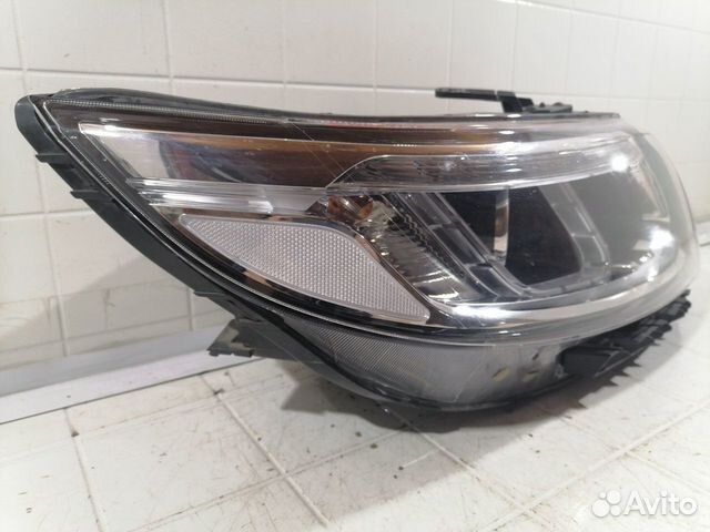 Фара Ксенон передняя правая Kia Sorento 2