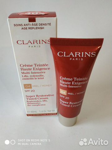 Крем Clarins с тональным эффектом тон 04