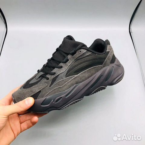 Кроссовки Адидас Изи Буст 700v2 Кроссовки Адидас Изи Буст 700v2