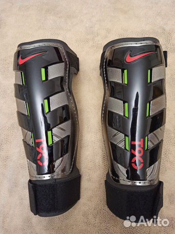 Новые футбольные щитки Nike