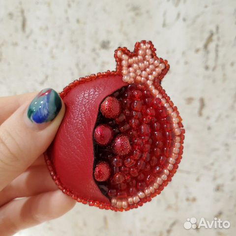 Брошь из бисера гранат (винтаж)
