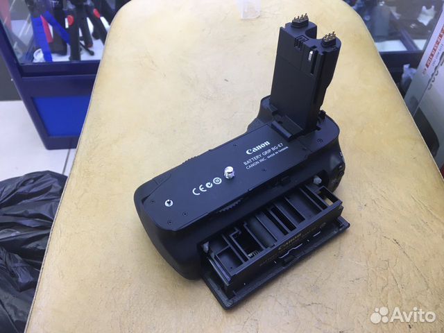 Оригинальный батарейный блок Canon BG-E7 для Canon Оригинальный батарейный блок Canon BG-E7 для Canon