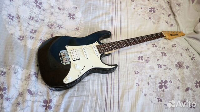 Гитара и комбоусилитель Гитара и комбоусилитель