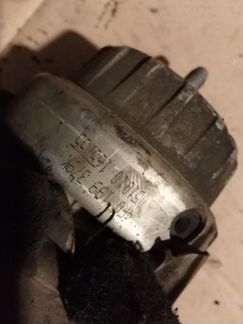 Подушка двигателя левая Ауди A6 4F0199307M