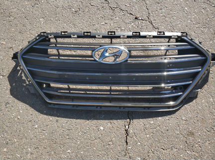 Решетка радиатора Hyundai Elantra 6 AD 1.6 2015