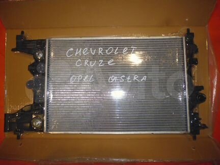 Радиатор охлаждения двигателя chevrolet Cruze
