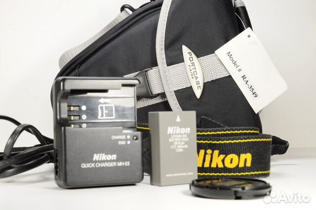 Nikon D3000, комплект с объективом