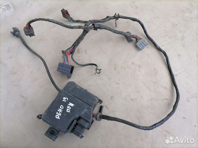 Блок регулятора термостата Renault 19 1992-2002