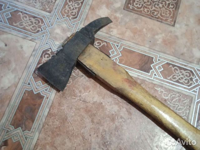 Топор пожарный