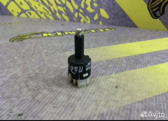 Датчик стоп-сигнала Mitsubishi Pajero Паджеро 4 3
