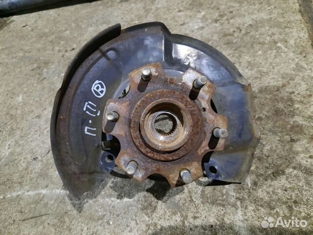 Кулак передний правый Mitsubishi Pajero 4