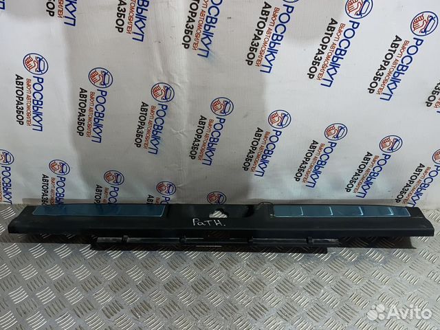 Накладка задней панели Nissan Pathfinder